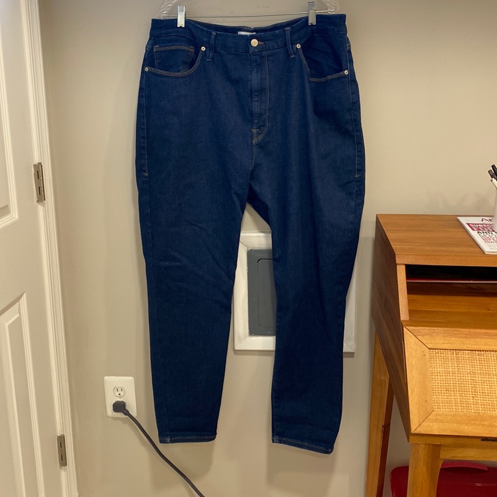 Good American “always fits” plus size skinny Jean! Fits sizes 20-26!